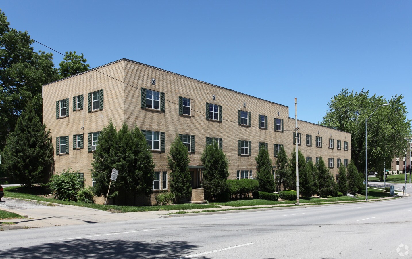 Country Club Plaza - Country Club Plaza Apartments