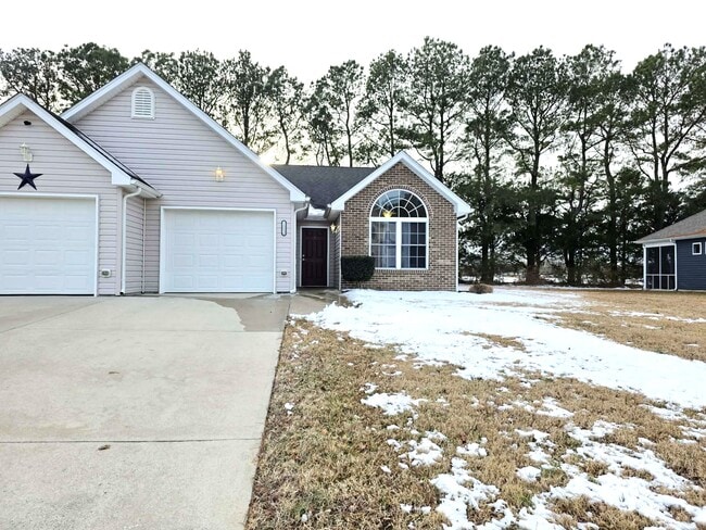 Photo - 102 Hunter's Way