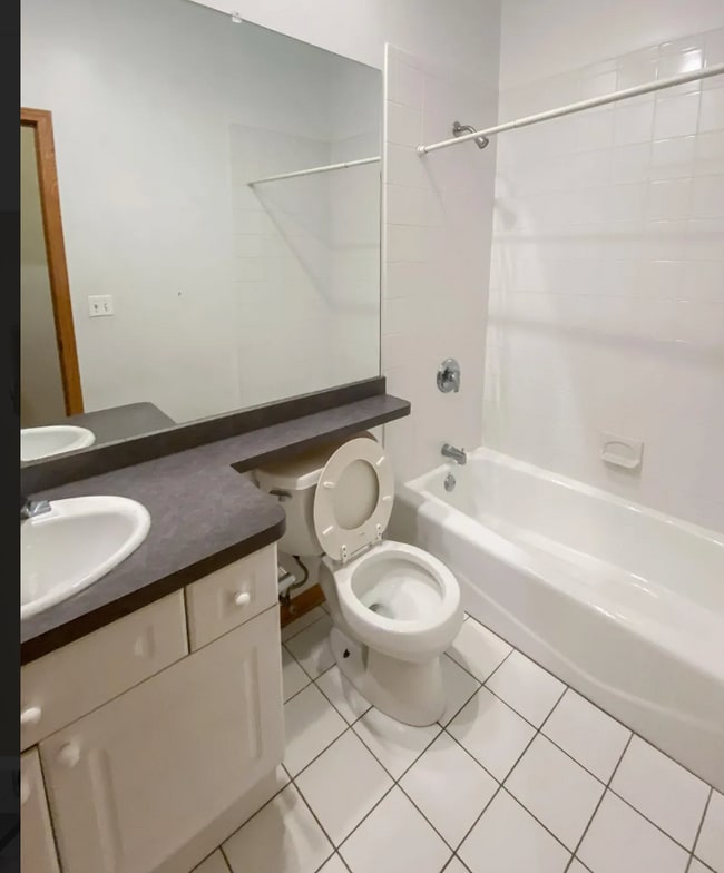 Photo - 2735 N Wayne Ave Unit 1n