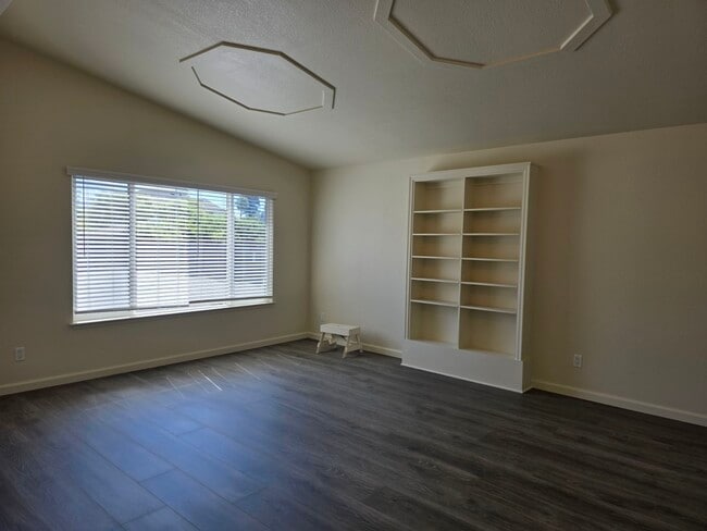 Photo - 4611 Harmony Pl