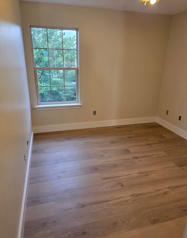 Photo - 209 Maryrose Dr