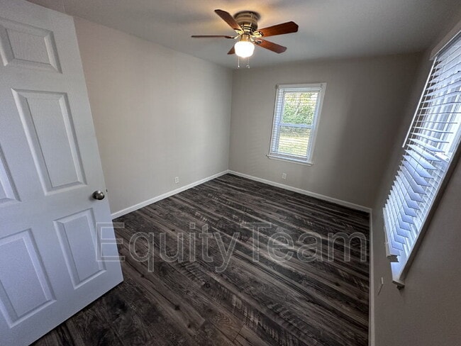 Photo - 7005 La Boiteaux Ave