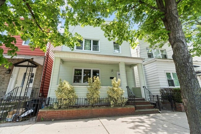 Building Photo - 182 Avenue F Unit 1