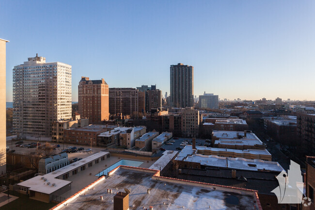 Building Photo - 655 W Irving Park Rd Rental