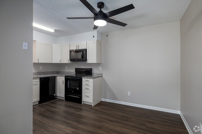 2BR, 1.5BA - 900SF - Dining Area