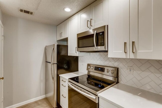 Photo - 114 E 31st St