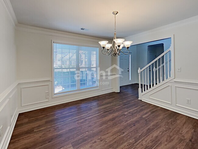 Photo - 979 Park Knoll Ct NE