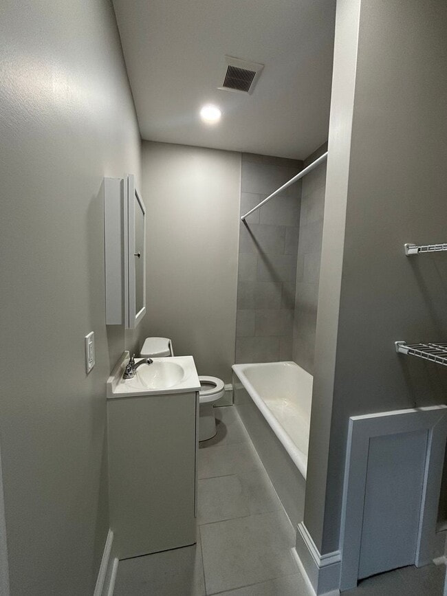 Photo - 527 Chester Pike Unit Apt. B