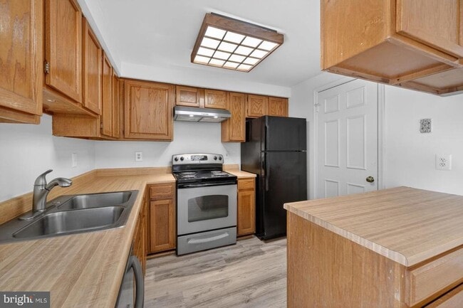 Photo - 6903 Sandra Marie Cir Unit B