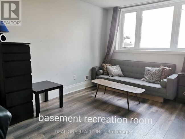 Photo - 62 Sunnypoint Crescent