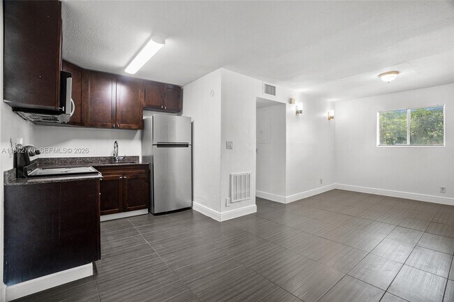 Photo - 37 SW 14th St Unit 16