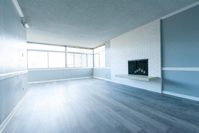 Building Photo - 1313 N Williams St Unit 505