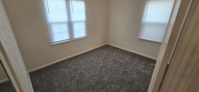 Photo - 2518 Applegate Ave