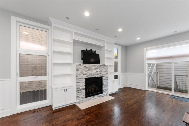 Photo - 1838 W Erie St