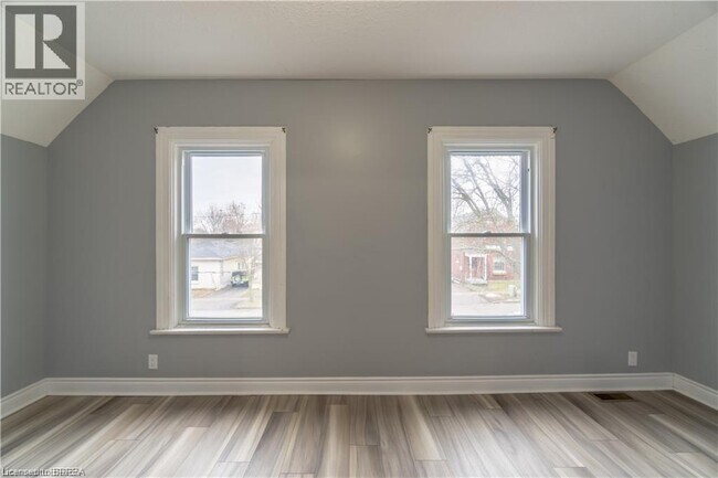 Photo - 36 Cayuga St