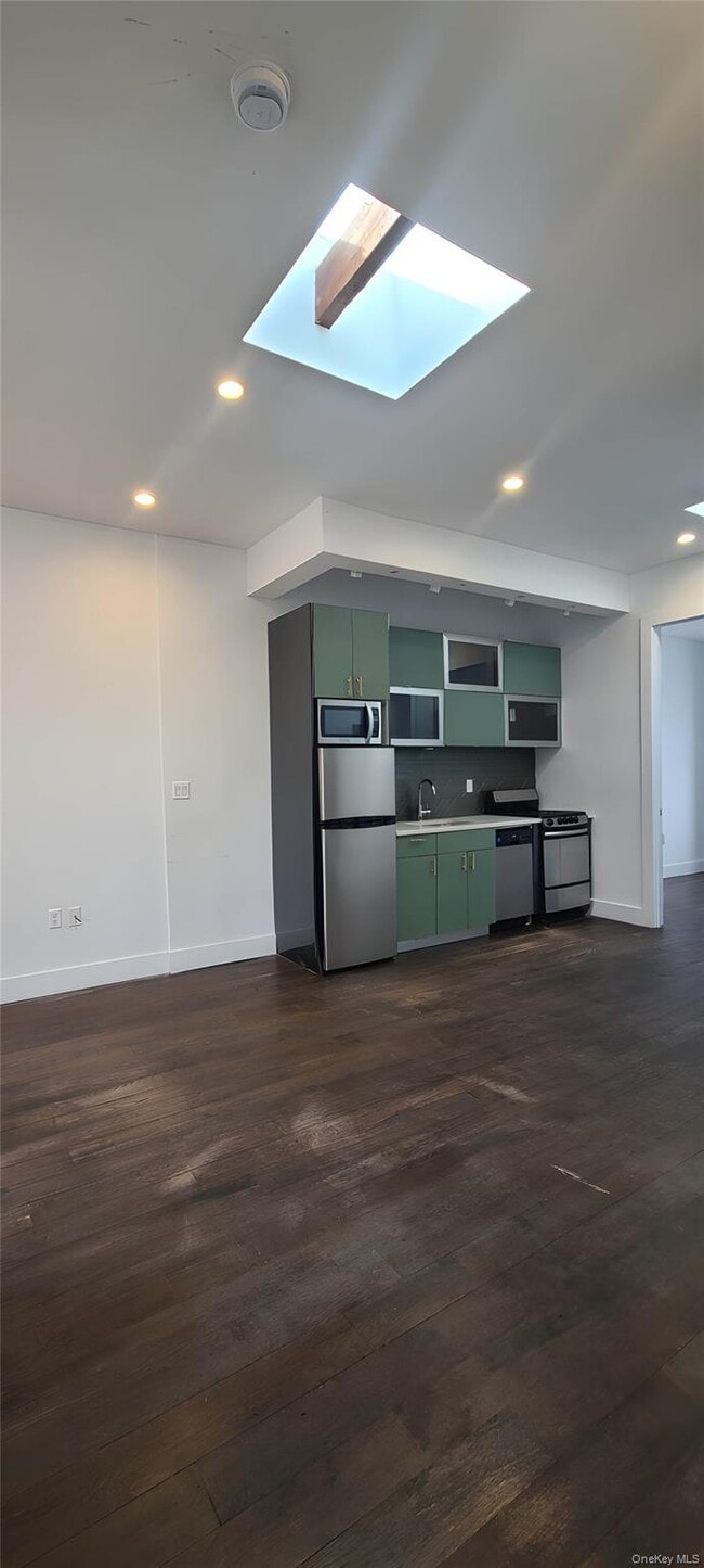 Building Photo - 548 Howard Ave Unit 2L