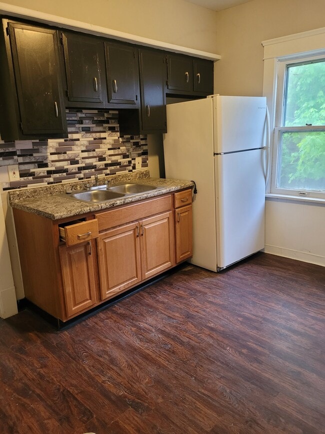 Photo - 506 E 140th St Unit upper