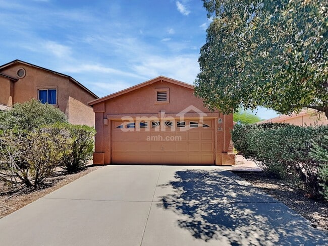 Building Photo - 6653 S Stratosphere Ln