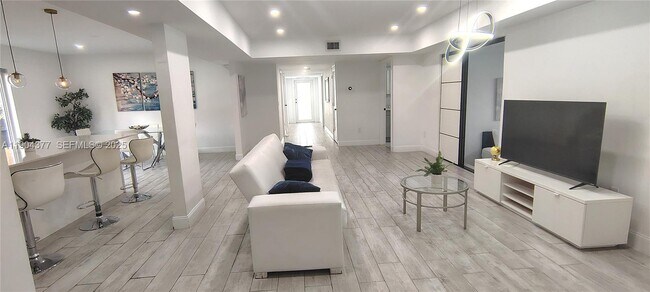 Photo - 420 NE 90th St