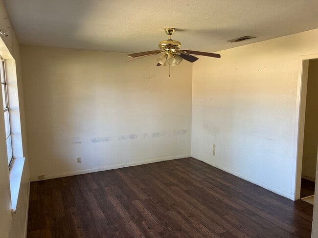 Photo - 632 Kingstowne Pl
