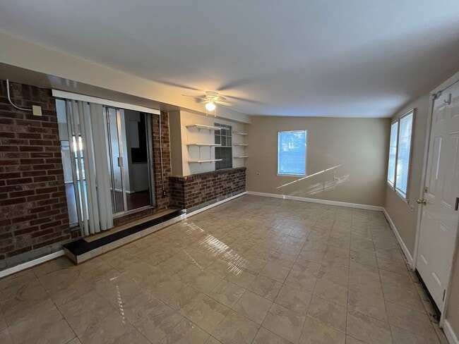 Photo - 171 Greenbriar Ct