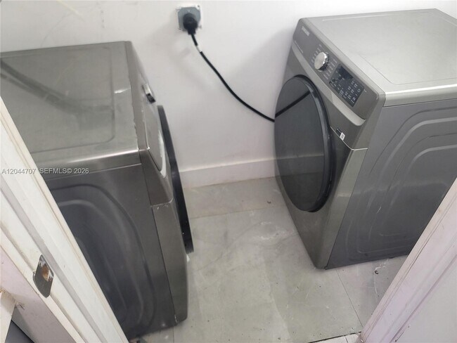 Photo - 512 NW 96th St Unidad B