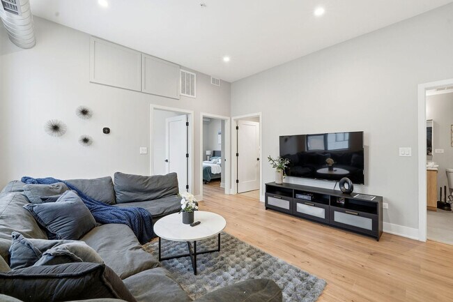 Photo - 6044 N Winthrop Ave Unit ID1372957P