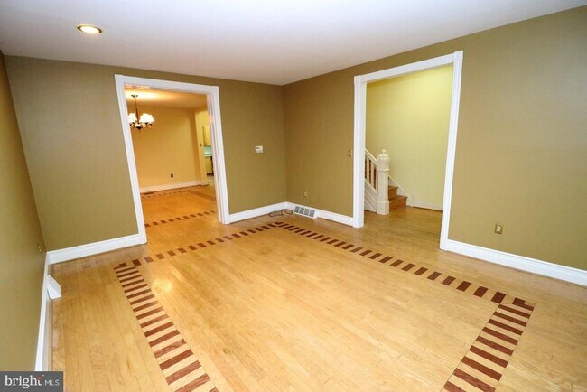 Photo - 4515 Regent St