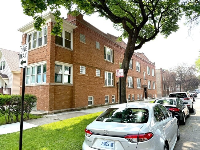 Photo - 3907 W Cornelia Ave Apartment Unit 2