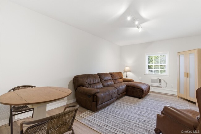 Photo - 120 Greenlawn Rd