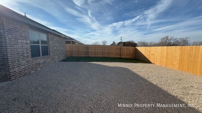 Photo - 305 E 80th St