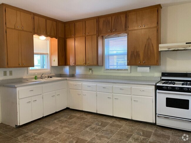 Building Photo - 1213 Gilson St Unit 1 Rental