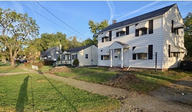 Building Photo - 1028 Clearview St NW