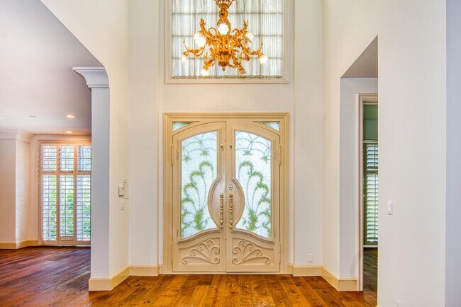 Photo - 321 S Palm Dr