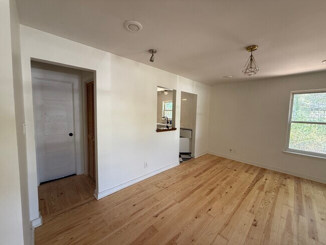 Photo - 6115 Felix Ave