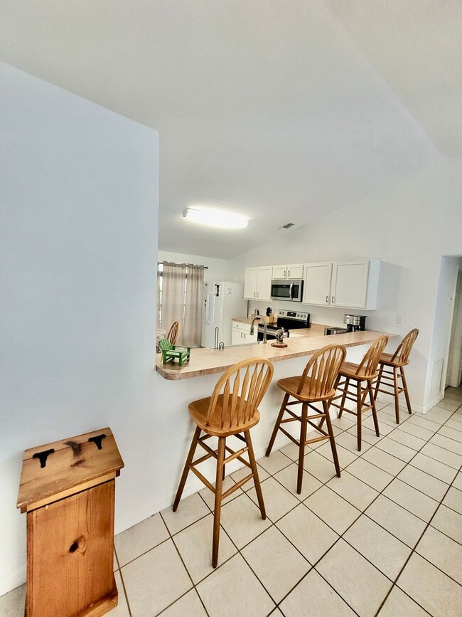 Photo - Fully furnished 3 bed 2 bath in beautiful Davenport