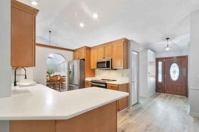 Photo - 691 Foresteria Ave