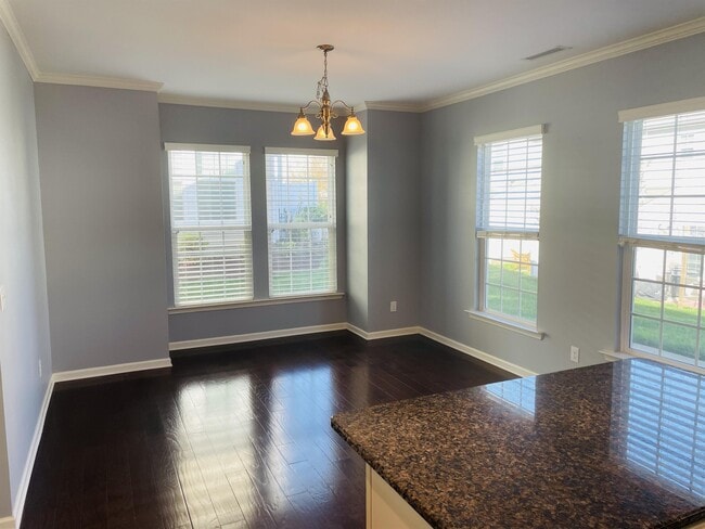 Photo - 408 Provincial St