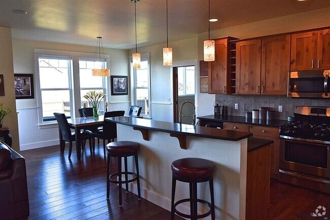 Building Photo - Gorgeous home in Loyal Garden Subdivision.