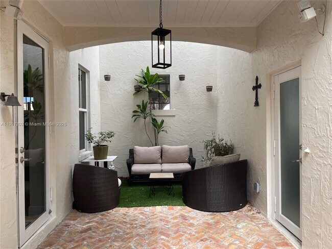 Photo - 454 Rosaro Ave