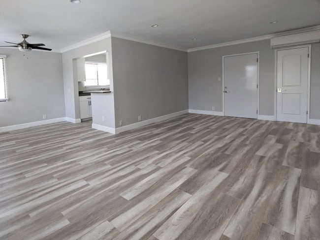 Living Area / Dining Area - 458 S Oakhurst Dr Unit 1