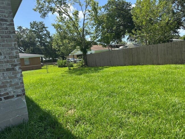 Photo - 1406 Memory Ln