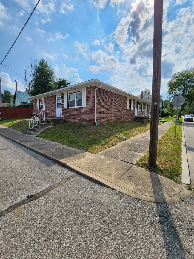 Photo - 61 E Park St