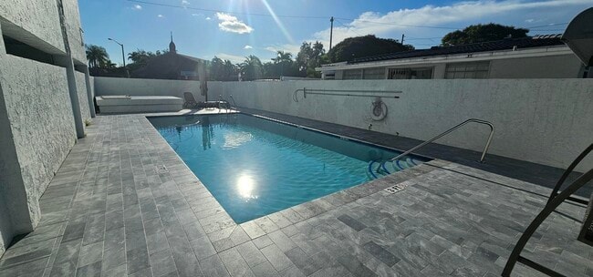 Photo - 2500 SW 6th St Unidad 402