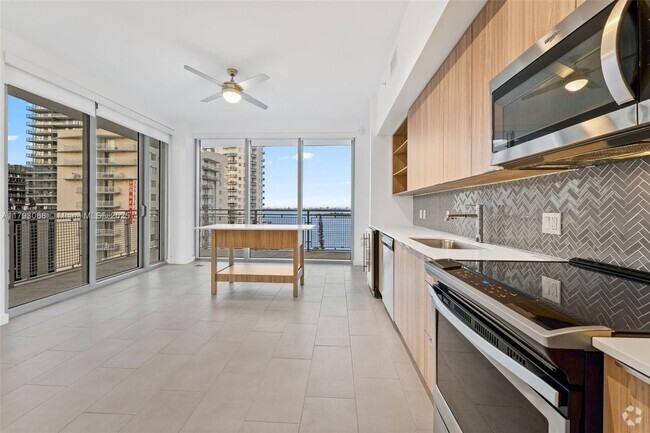 Building Photo - 2150 N Bayshore Dr Unit 0501 Rental
