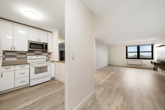 Building Photo - 7855 JFK Blvd E Unit 21K
