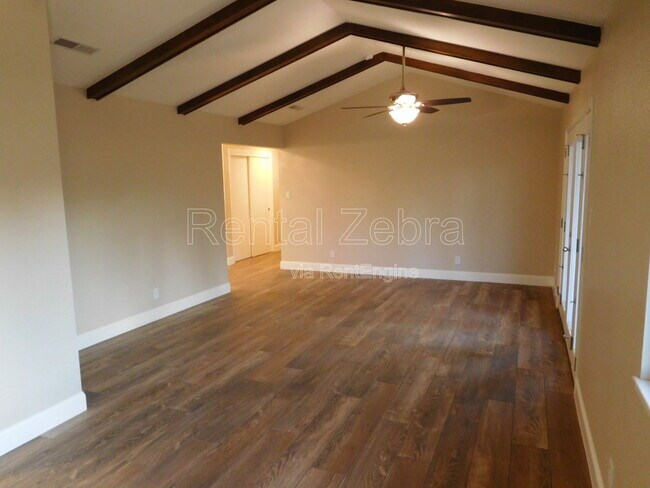 Photo - 2877 El Camino Real