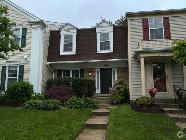 Building Photo - Beautiful and very large 3BR 3.5BA townhom... Rental