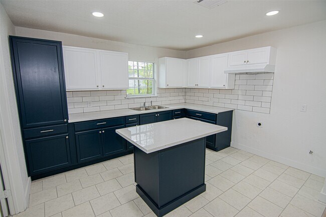 Photo - 10815 Ritow St