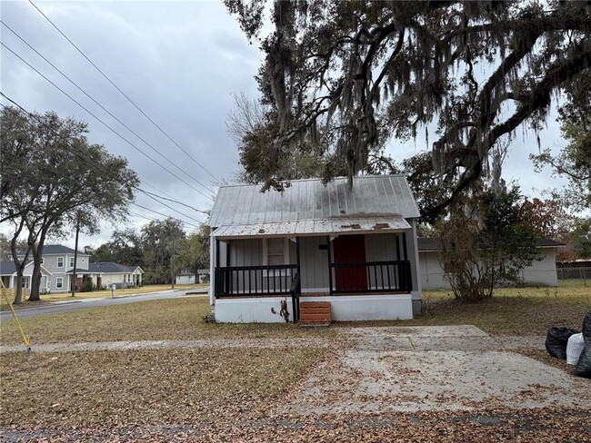 Photo - 719 E 8th St